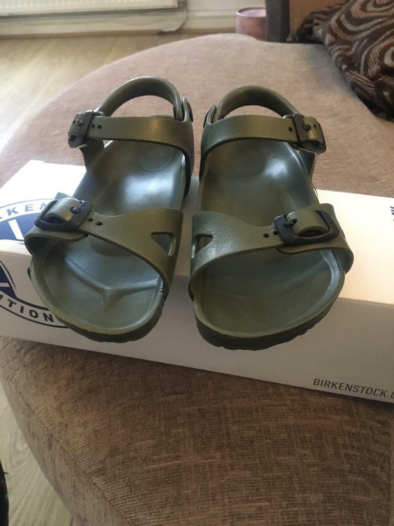 kids sandals size 11